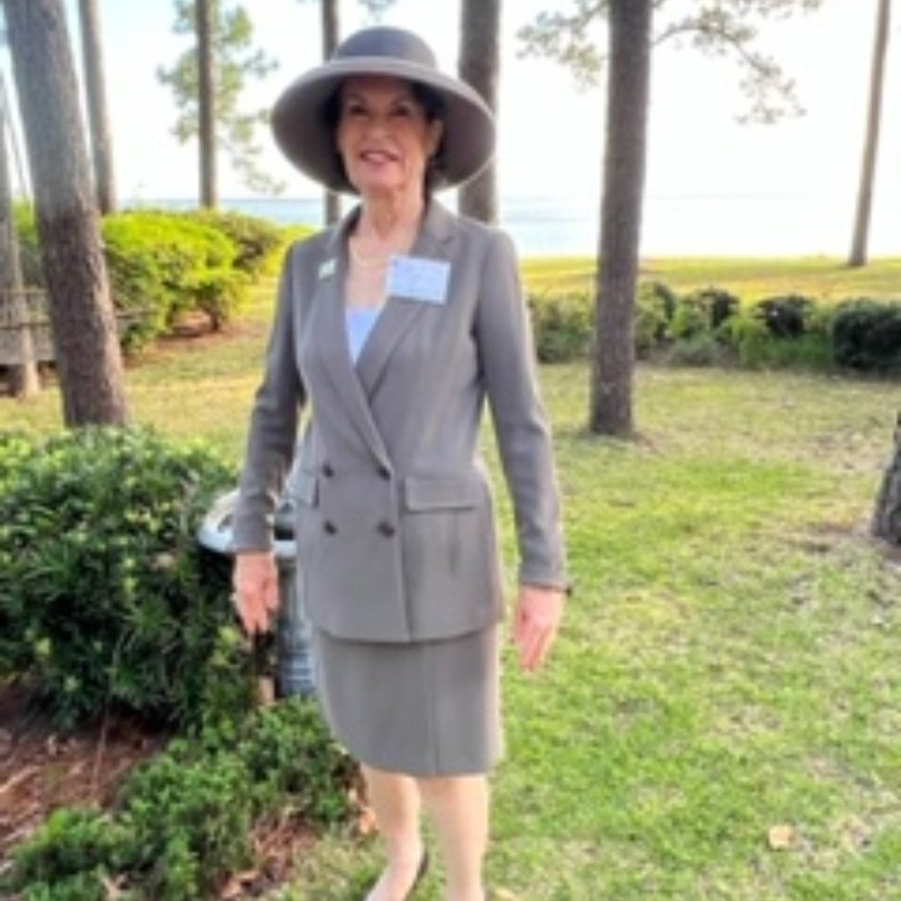 Beautiful Worth New York Suit    size 6   Mushroom color